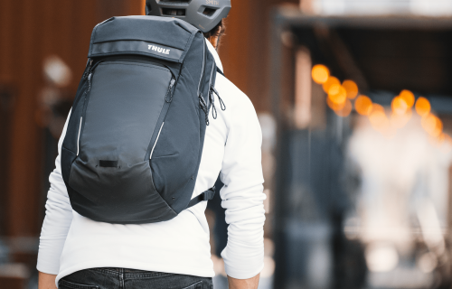 <h1>Thule Chasm – Robuste Reisetaschen für Abenteuer & Alltag</h1>

<p>Die <strong>Thule Chasm Serie</strong> steht für durchdachte Funktionalität, extreme Strapazierfähigkeit und ein sportlich-cooles Design. Ob Wochenendtrip, Sporteinsatz oder Weltreise – die wasserabweisenden <strong>Reisetaschen und Duffels</strong> sind die perfekte Wahl für alle, die unterwegs mehr erwarten: mehr Stauraum, mehr Komfort, mehr Schutz für ihr Gepäck.</p>

<p>Dank robuster Tarpaulin-Oberfläche, großen Öffnungen und cleveren Organisationsfächern sind die Chasm-Taschen besonders vielseitig einsetzbar. Die Modelle lassen sich als <strong>Tragetasche oder Rucksack</strong> nutzen und sind in mehreren Größen (30L, 40 L, 70 L, 90 L, 130 L) sowie attraktiven Farben erhältlich – ideal für Outdoor-Enthusiasten, Sportler und Vielreisende.</p>

<p>Ob auf dem Gepäckband am Flughafen, im Kofferraum oder auf der Ladefläche – die <strong>Thule Chasm Duffelbags</strong> halten viel aus, sehen gut aus und machen den Unterschied, wenn es drauf ankommt.</p>

<p>Jetzt entdecken: <strong>Thule Chasm Reisetaschen</strong> für Sport, Reise und Abenteuer – praktisch, langlebig und kompromisslos durchdacht.</p>